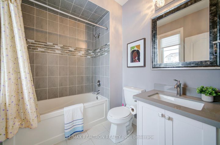 Photo 25 at 18 Giardina Crescent, Bayview Hill, Richmond Hill