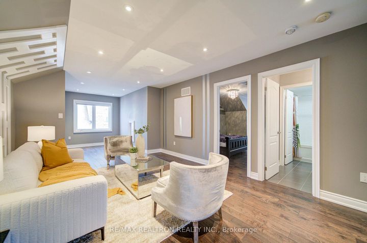 Photo 38 at 18 Giardina Crescent, Bayview Hill, Richmond Hill