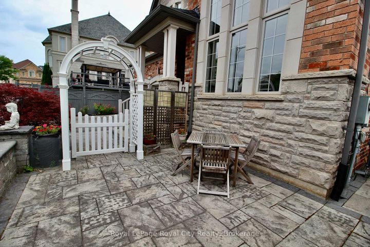 Photo 2 at 39 Dalmeny Drive, Credit Valley, Brampton