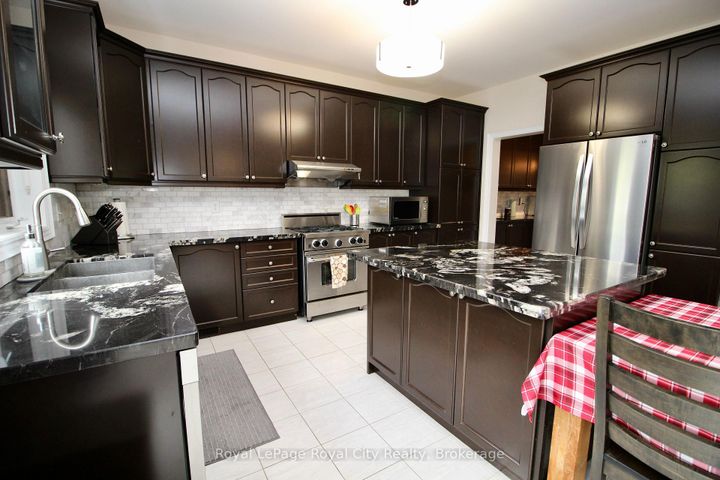 Photo 3 at 39 Dalmeny Drive, Credit Valley, Brampton
