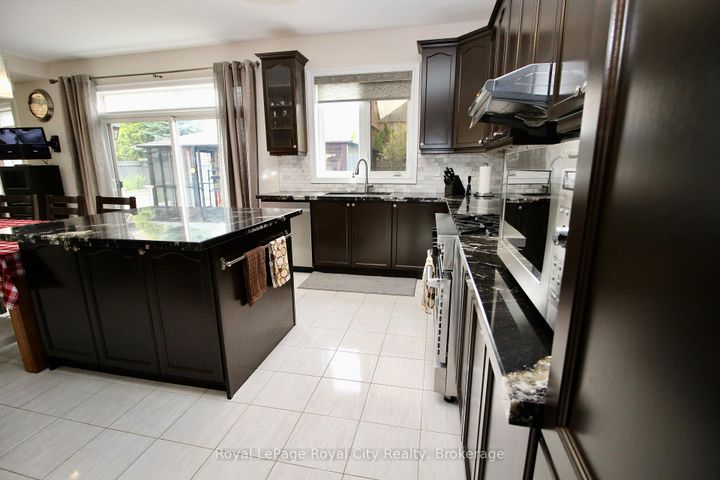 Photo 4 at 39 Dalmeny Drive, Credit Valley, Brampton