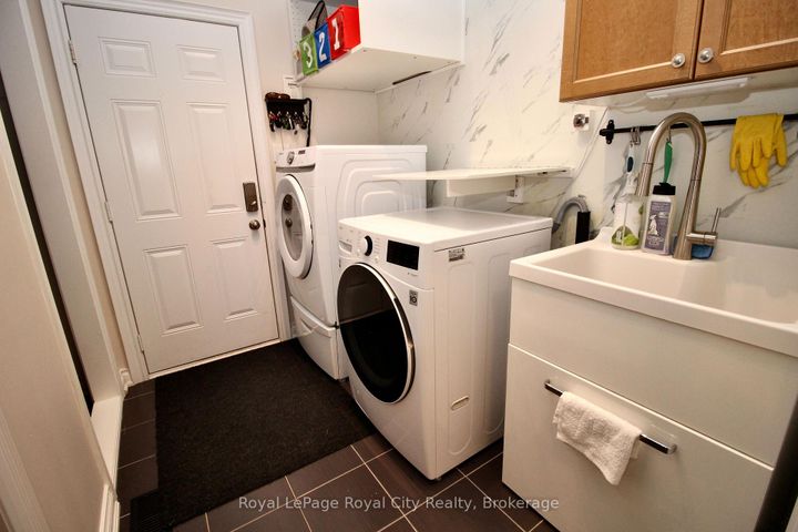 Photo 15 at 39 Dalmeny Drive, Credit Valley, Brampton