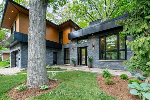 Photo 2 at 58 Farningham Crescent, Rosethorn, Toronto