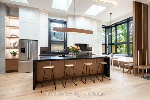 Photo 5 at 58 Farningham Crescent, Rosethorn, Toronto