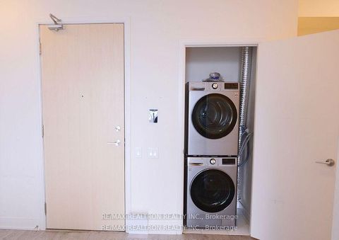 Photo 12 at 1501 - 30 Roehampton Avenue, Mount Pleasant West, Toronto