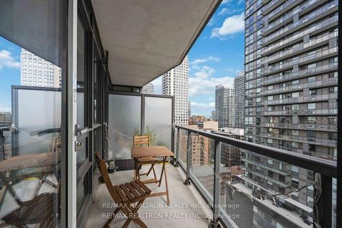 Photo 13 at 1501 - 30 Roehampton Avenue, Mount Pleasant West, Toronto