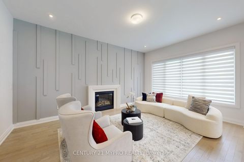 Photo 3 at 6 Longworth Avenue, Rural Richmond Hill, Richmond Hill