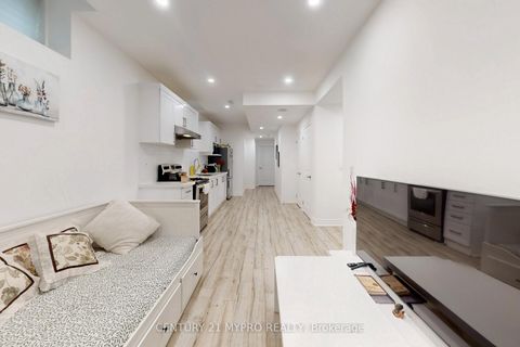 Photo 34 at 6 Longworth Avenue, Rural Richmond Hill, Richmond Hill