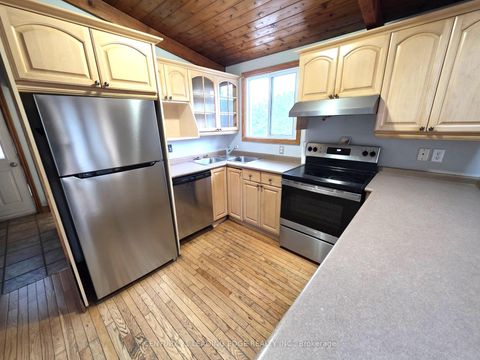 Photo 3 at 8 Lorne Street, Sutton & Jackson's Point, Georgina