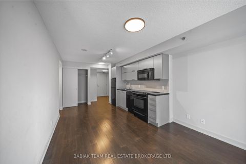 Photo 7 at 632 - 21 Nelson Street, Waterfront Communities C1, Toronto