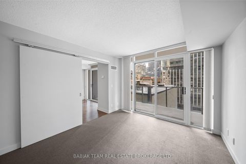 Photo 12 at 632 - 21 Nelson Street, Waterfront Communities C1, Toronto