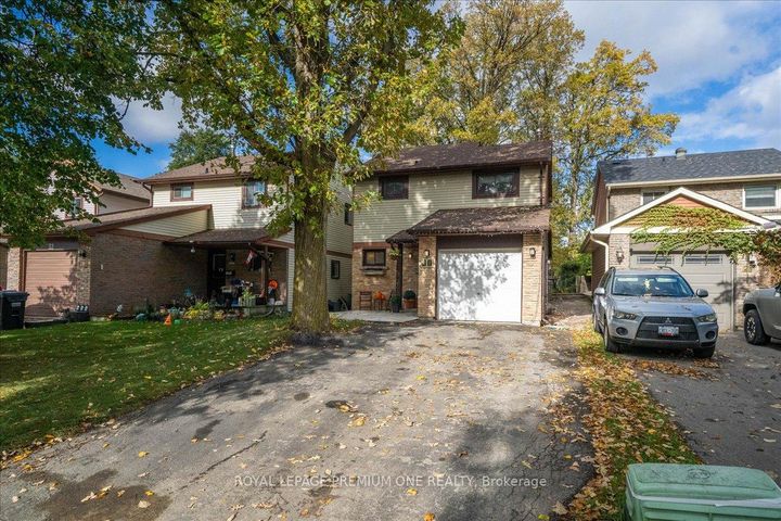 Photo 2 at 30 Mitchell Avenue, Heart Lake West, Brampton