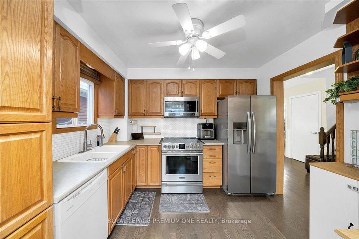 Photo 5 at 30 Mitchell Avenue, Heart Lake West, Brampton