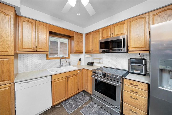 Photo 6 at 30 Mitchell Avenue, Heart Lake West, Brampton