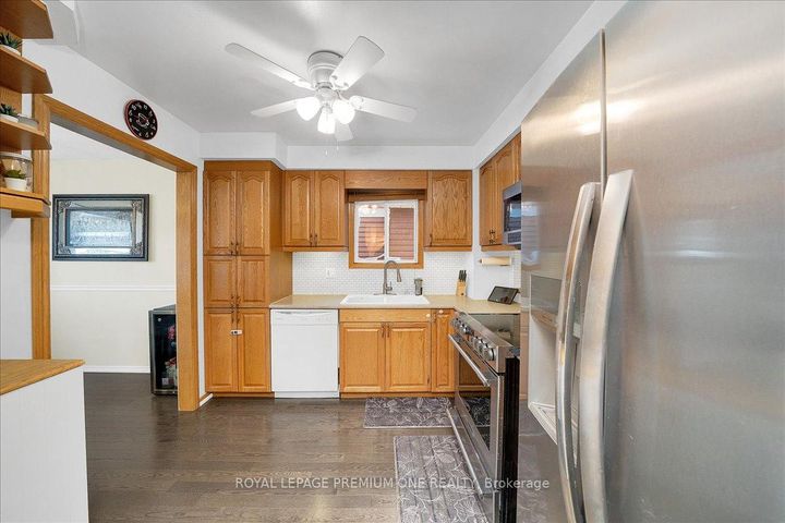 Photo 7 at 30 Mitchell Avenue, Heart Lake West, Brampton