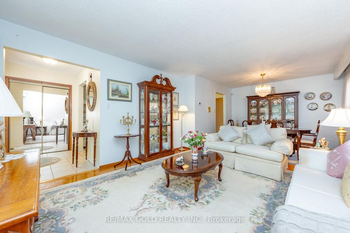 Photo 4 at 64 Malcolm Crescent, Central Park, Brampton