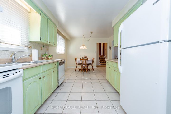 Photo 7 at 64 Malcolm Crescent, Central Park, Brampton