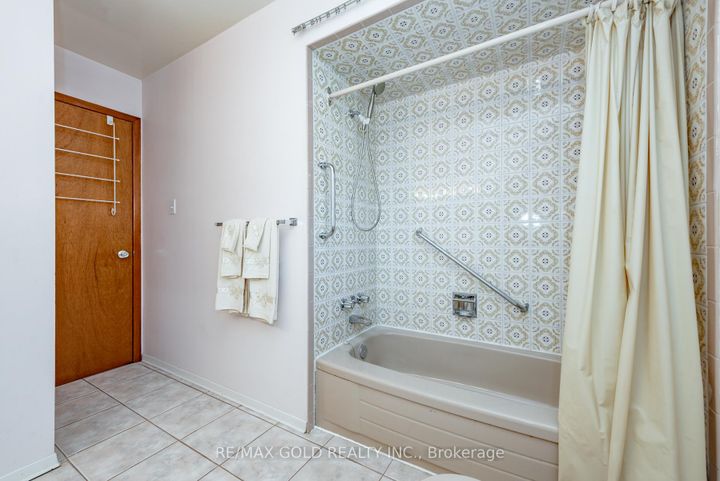 Photo 13 at 64 Malcolm Crescent, Central Park, Brampton