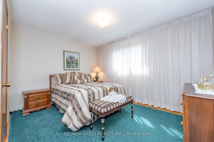 Photo 16 at 64 Malcolm Crescent, Central Park, Brampton