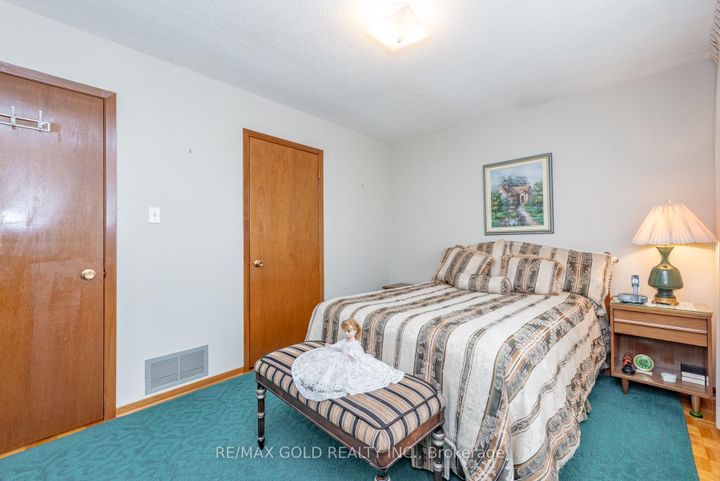 Photo 17 at 64 Malcolm Crescent, Central Park, Brampton