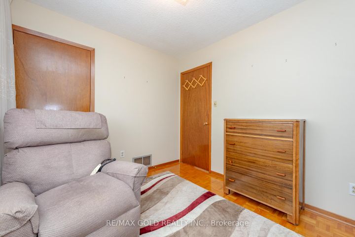 Photo 19 at 64 Malcolm Crescent, Central Park, Brampton