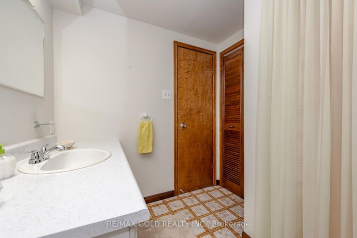 Photo 25 at 64 Malcolm Crescent, Central Park, Brampton