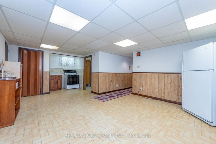 Photo 26 at 64 Malcolm Crescent, Central Park, Brampton