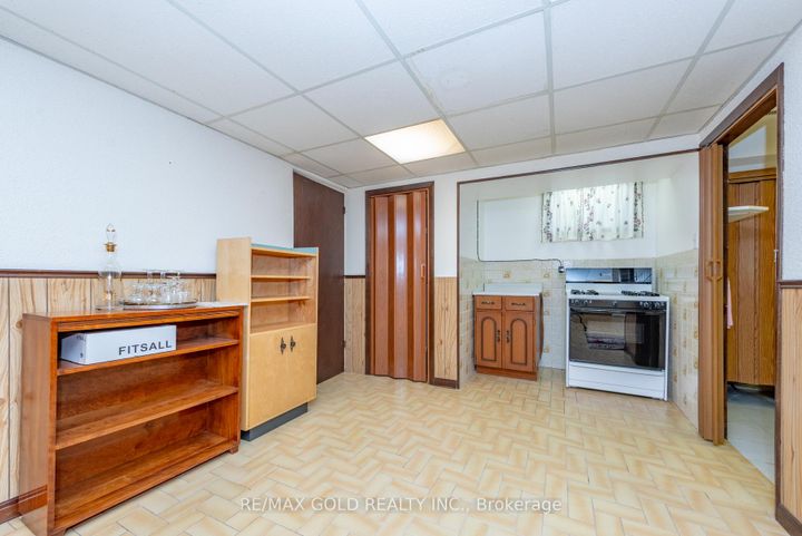 Photo 27 at 64 Malcolm Crescent, Central Park, Brampton