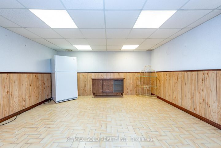 Photo 28 at 64 Malcolm Crescent, Central Park, Brampton