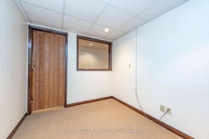 Photo 30 at 64 Malcolm Crescent, Central Park, Brampton