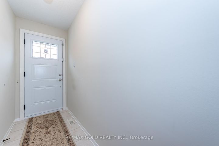 Photo 32 at 64 Malcolm Crescent, Central Park, Brampton