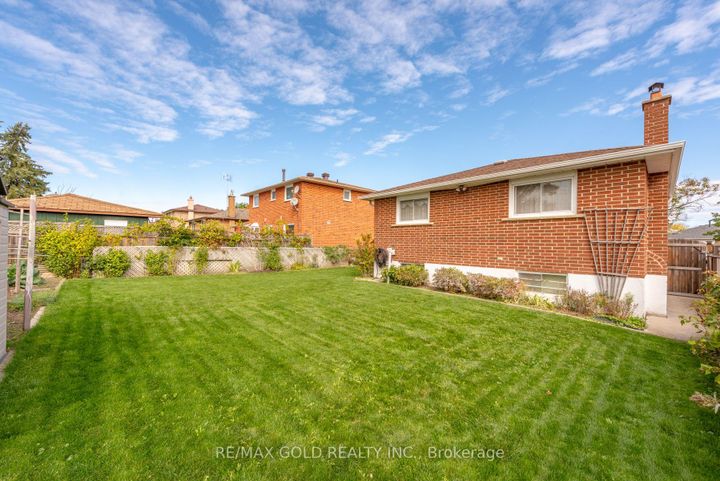 Photo 37 at 64 Malcolm Crescent, Central Park, Brampton