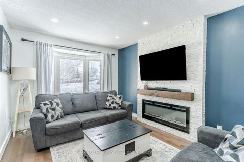 Photo 4 at 20 Pae Drive, Painswick North, Barrie