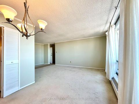 Photo 8 at 701 - 2929 Aquitaine Avenue, Meadowvale, Mississauga