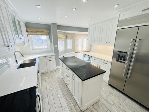 Photo 3 at 191 Burton Grove, King City, King