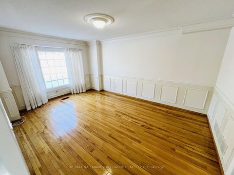 Photo 4 at 191 Burton Grove, King City, King