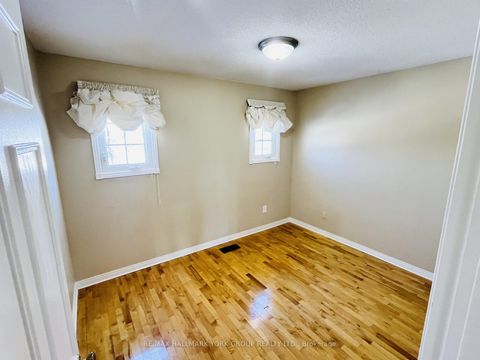 Photo 13 at 191 Burton Grove, King City, King