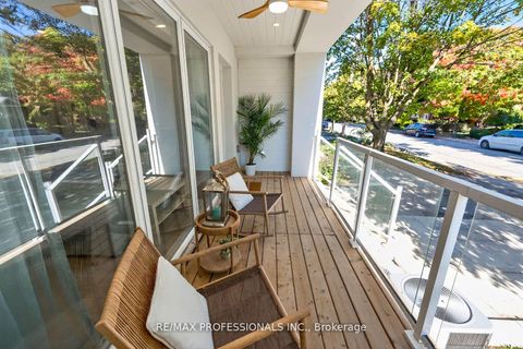 Photo 3 at 22 Ninth Street, New Toronto, Toronto