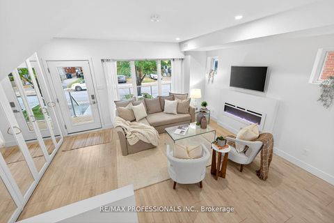 Photo 7 at 22 Ninth Street, New Toronto, Toronto