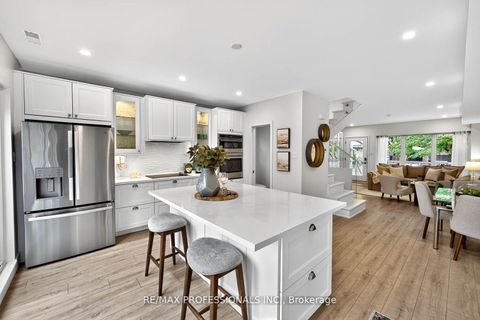 Photo 12 at 22 Ninth Street, New Toronto, Toronto