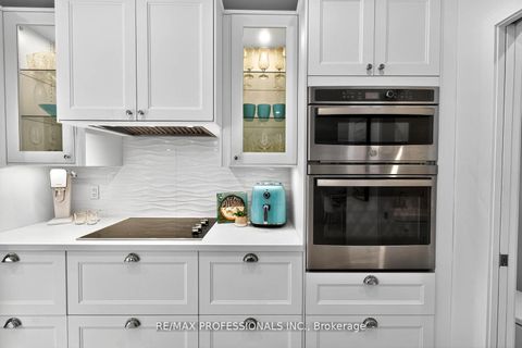 Photo 13 at 22 Ninth Street, New Toronto, Toronto