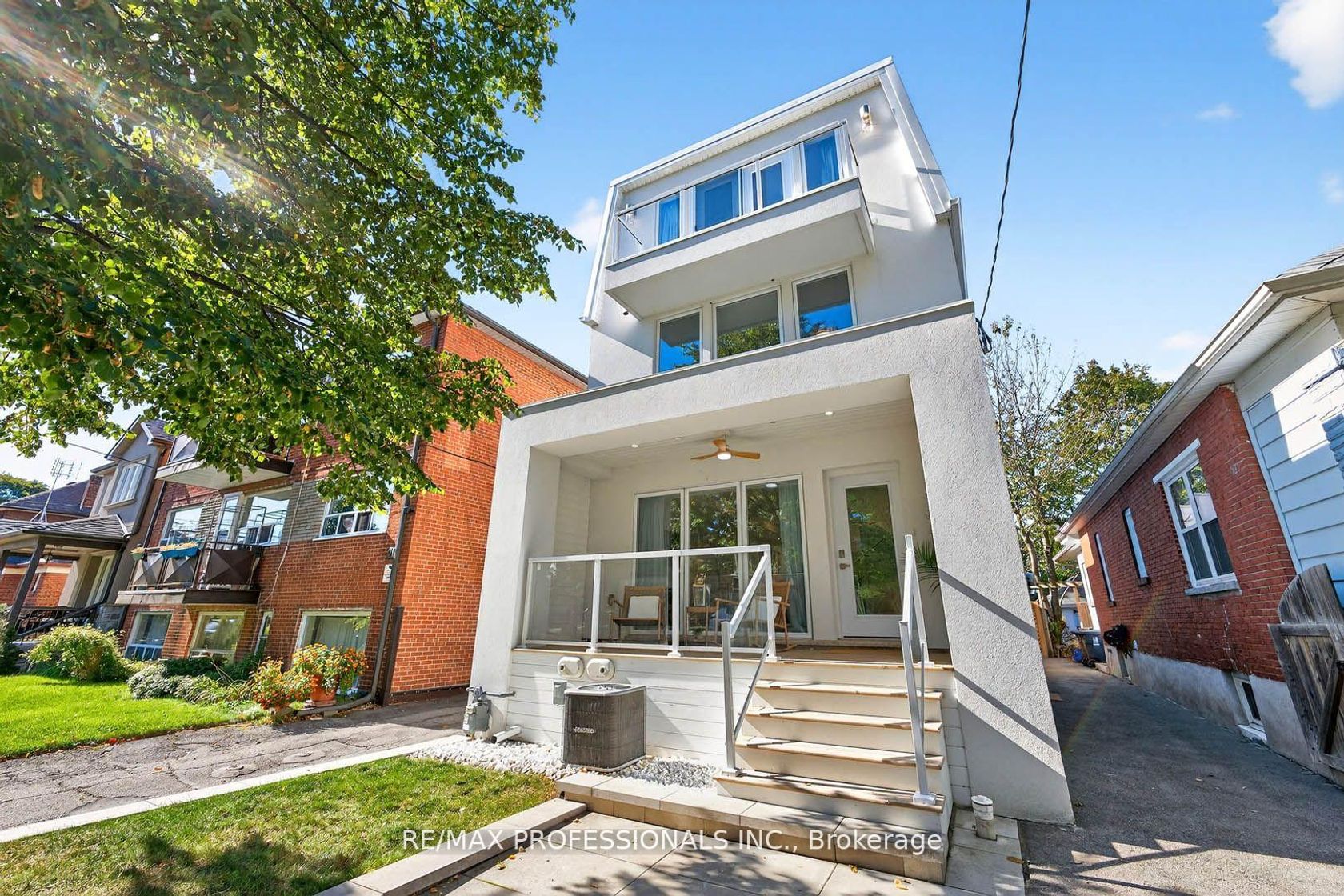 22 Ninth Street, New Toronto, Toronto 