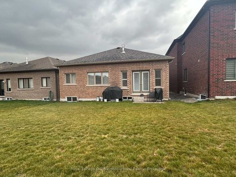 Photo 16 at 249 Fleetwood Drive, Eastdale, Oshawa