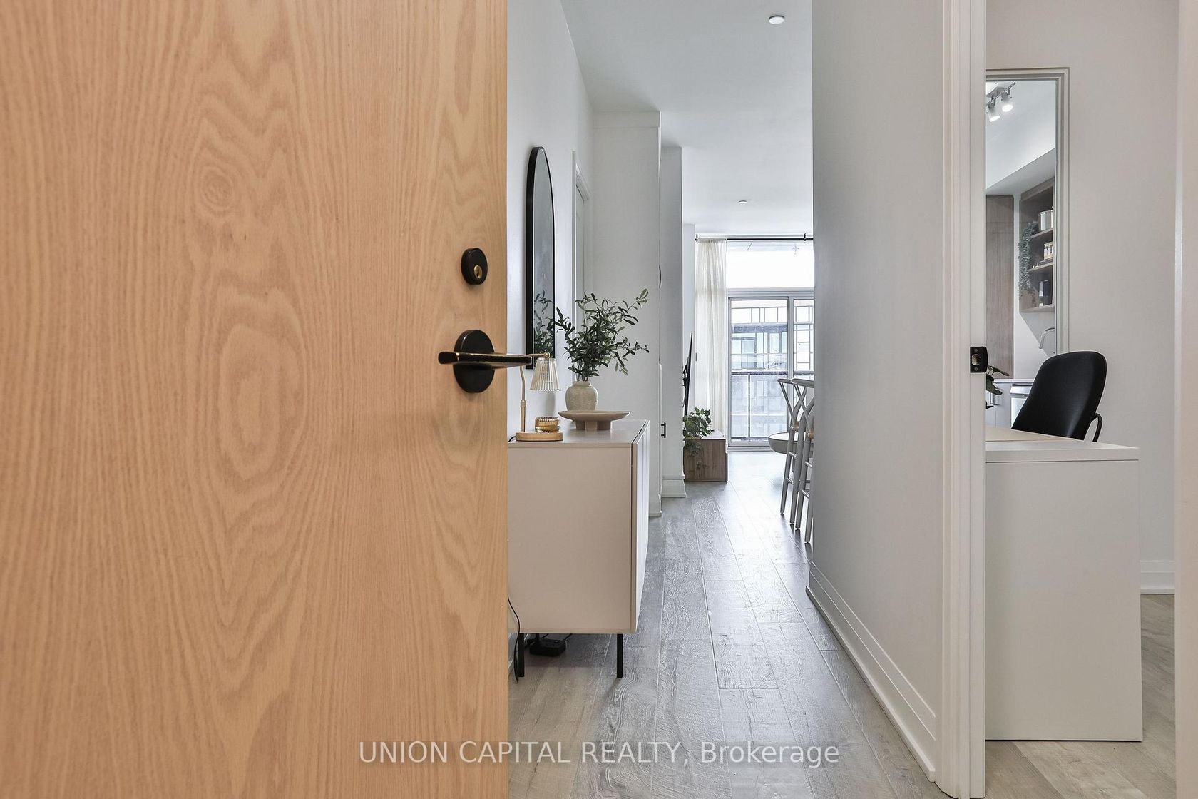 303 - 50 George Butchart Drive, CFB, Toronto photo 5