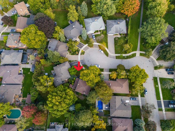 Photo 2 at 20 West Deane Valley Road, West Deane, Toronto