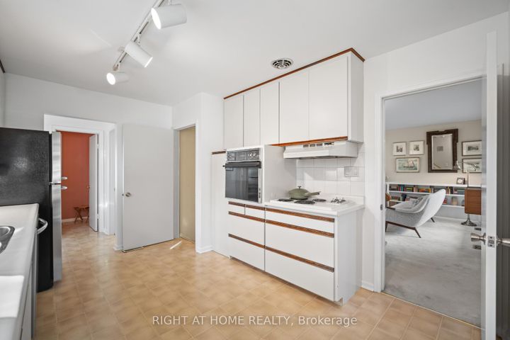 Photo 9 at 20 West Deane Valley Road, West Deane, Toronto