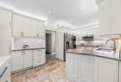 Photo 9 at 68 Montressor Drive, Windfields, Toronto