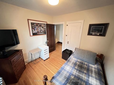 Photo 38 at 33 Chandos Avenue, Junction, Toronto