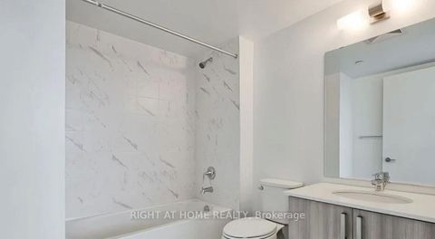 Photo 5 at 521 - 556 MARLEE Avenue, Glen Park, Toronto