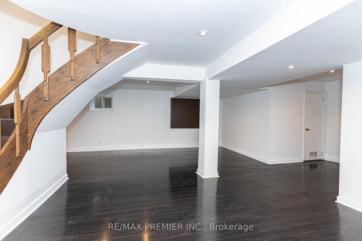 Photo 17 at 3161 Bayview Avenue, Bayview Village, Toronto